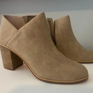 Women's boots size 8.5
